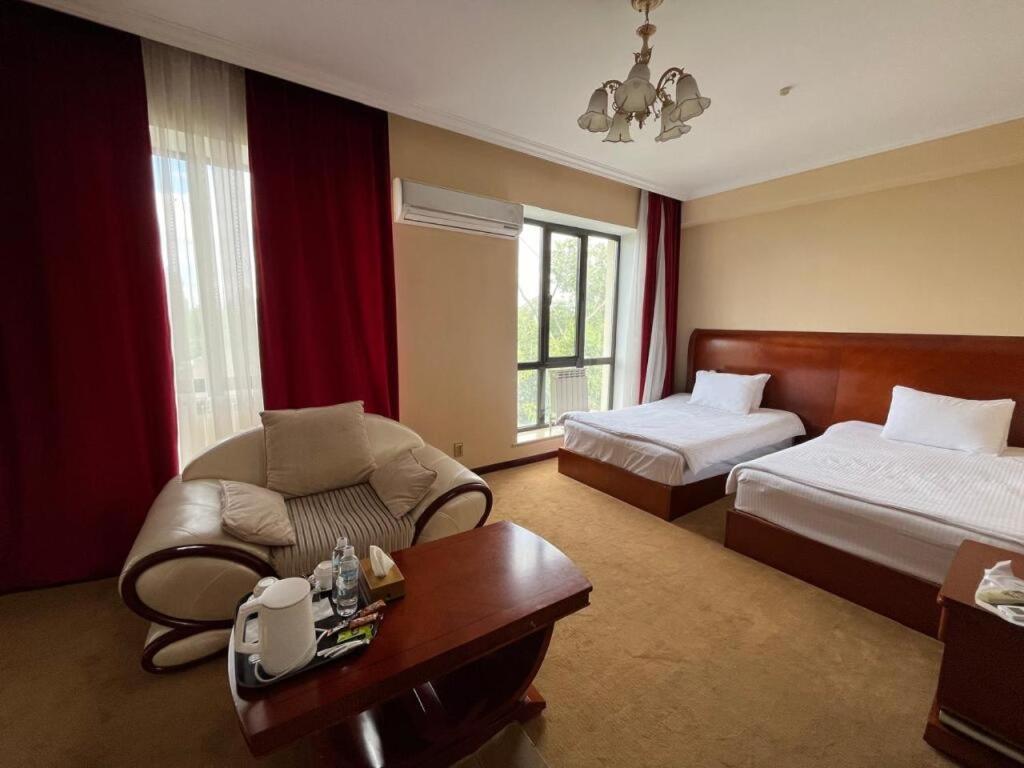 Luxurious Hotel Taraz Bagian luar foto