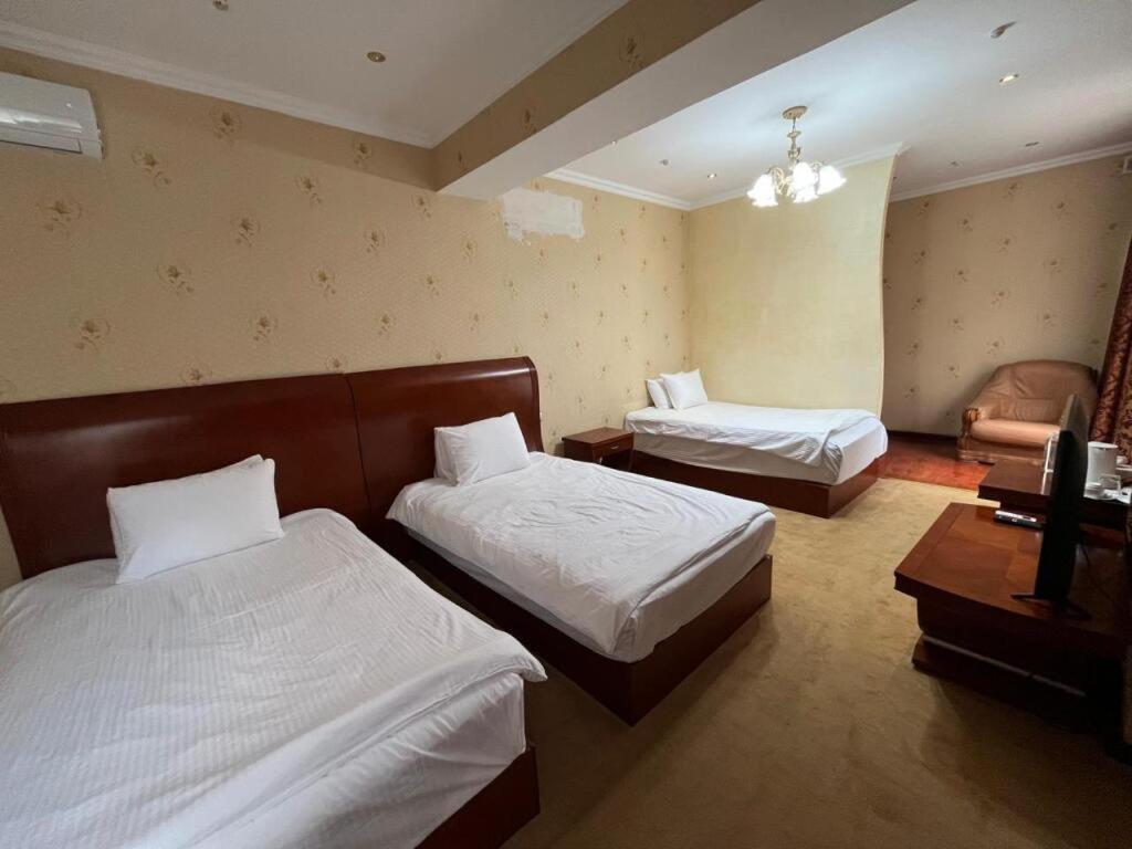 Luxurious Hotel Taraz Bagian luar foto